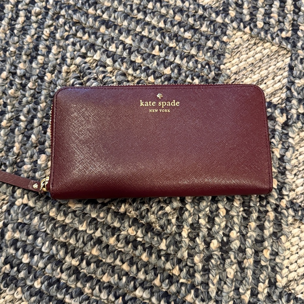 Kate Spade Maroon Burgundy Zip-Around continental Wallet NWOT.